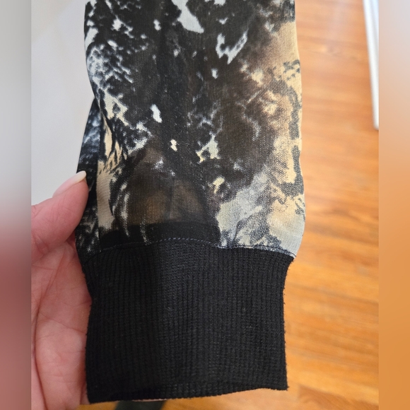 Cabi Python Sweatshirt - Picture 5 of 8